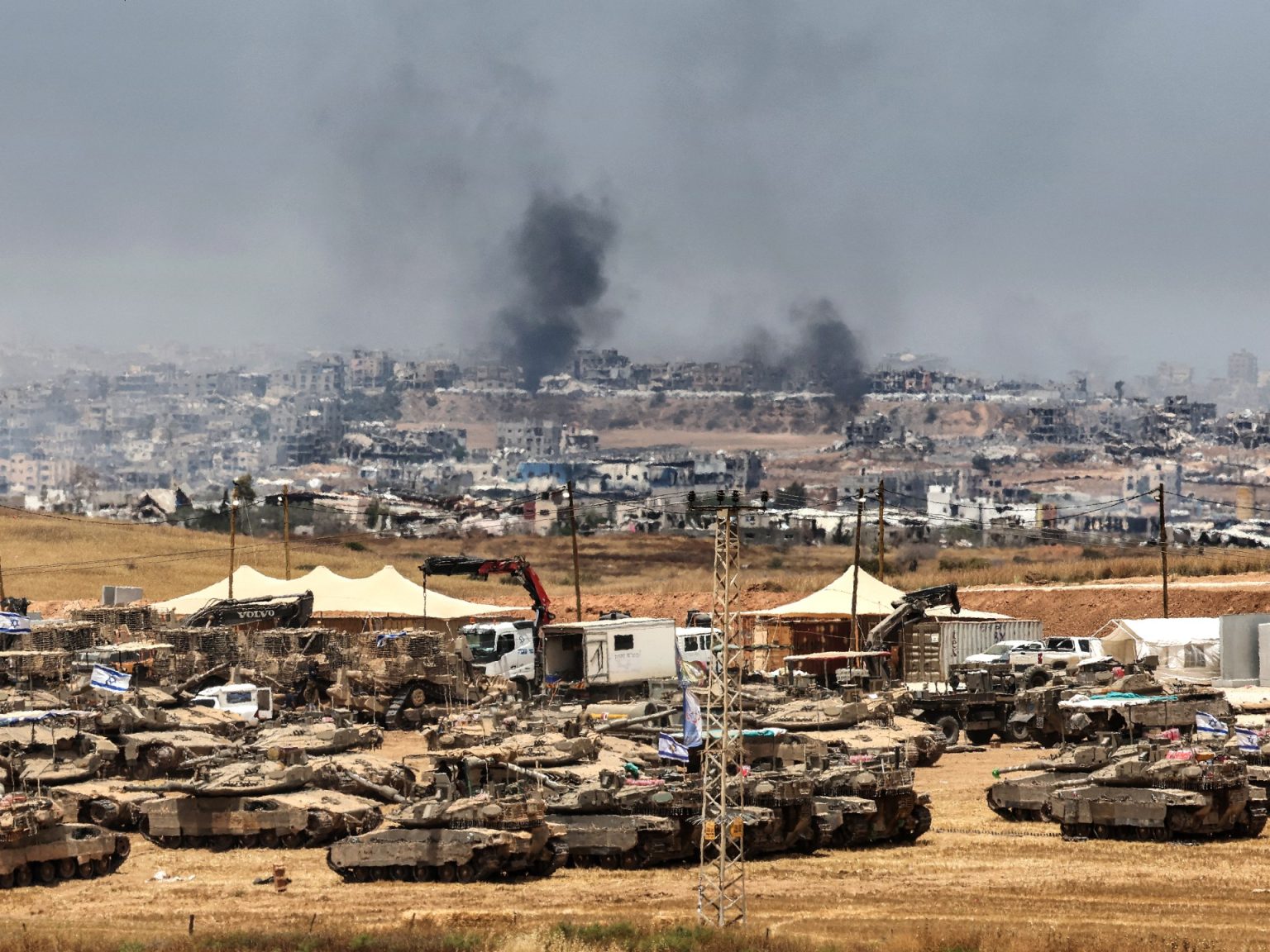 يديعوت أحرونوت تكشف مراحل عملية “عربات غدعون” في غزة