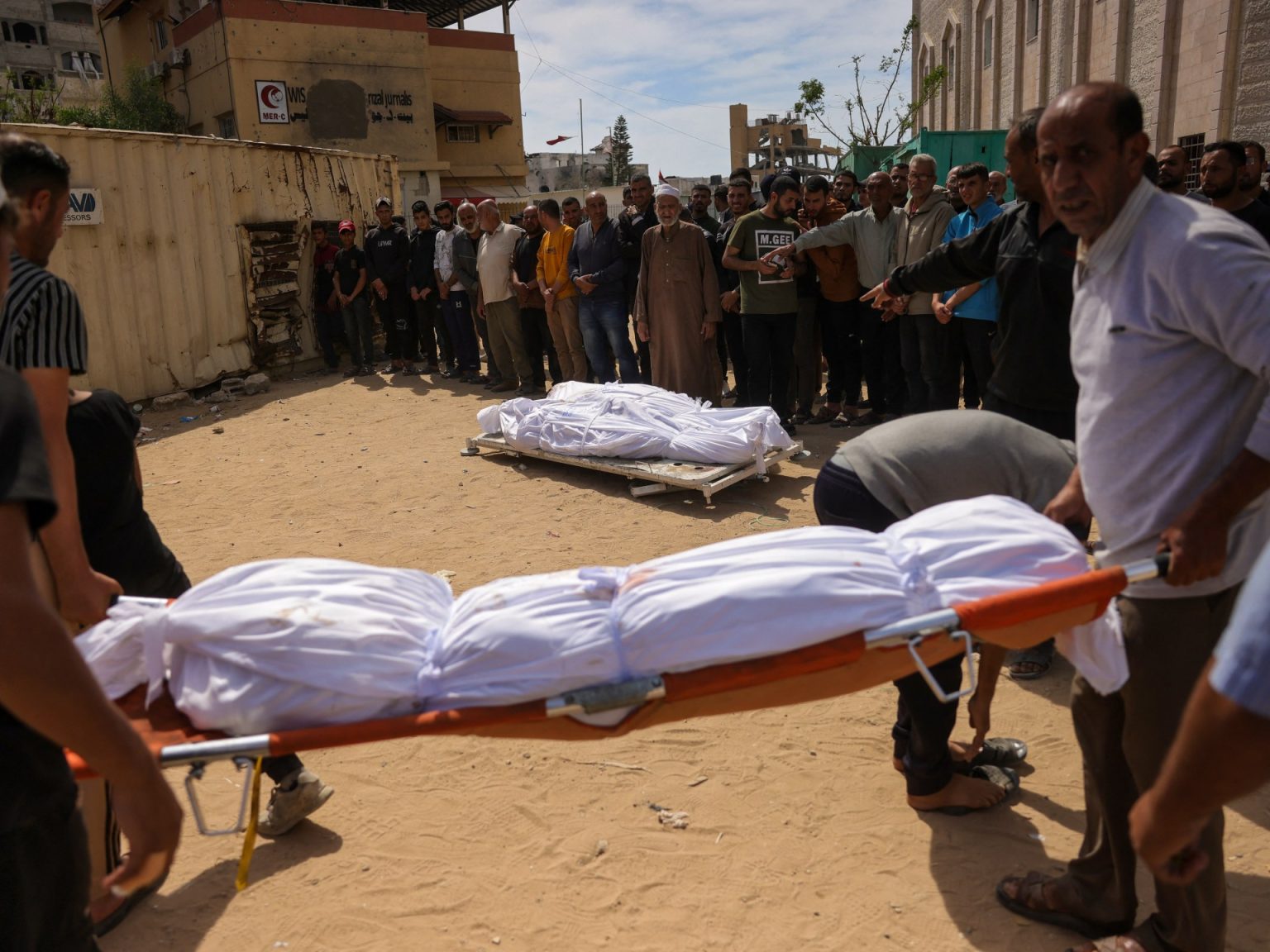 عمليات نوعية للمقاومة في غزة و54 شهيدا منذ الفجر