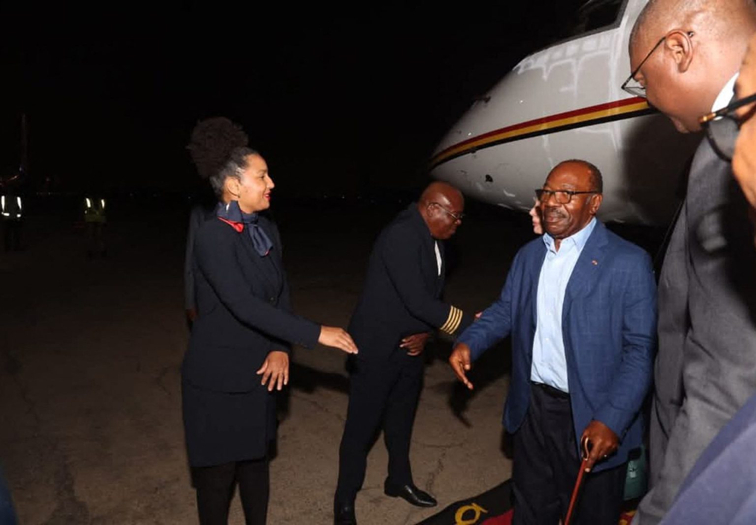 رئيس الغابون السابق يصل إلى أنغولا بعد شهور من الإقامة الجبرية