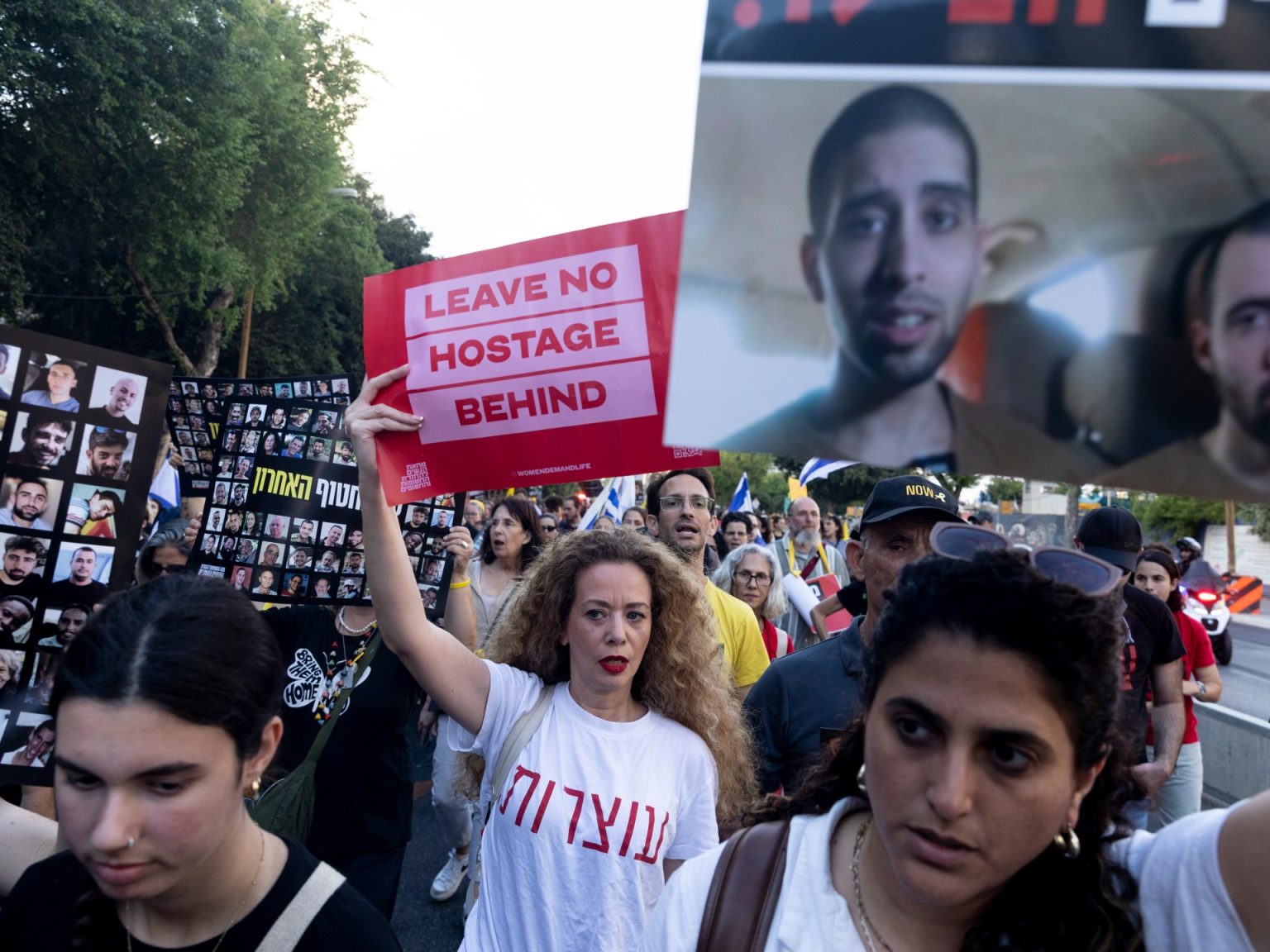 عائلات الأسرى الإسرائيليين تضغط وترامب يتحدث عن اتفاق وشيك بغزة