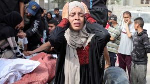 ضربات الإسرائيلية تقتل ما يقرب من 100 في غزة في اليوم الخامس من الهجوم