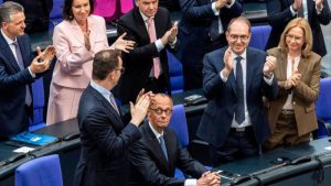 Bundestag لسعات فريدريش ميرز في اليوم الأول