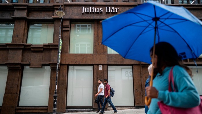 أمر يوليوس باير بدفع 5 ملايين دولار على “انتهاك خطير” للوائح