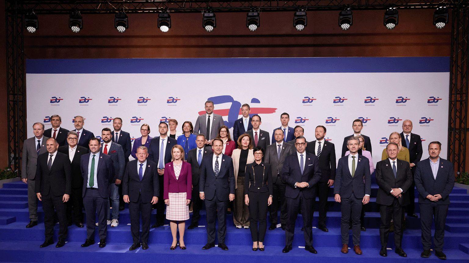 الاتحاد الأوروبي يدعو إلى رفع الحصار عن غزة ويرفض التهجير القسري