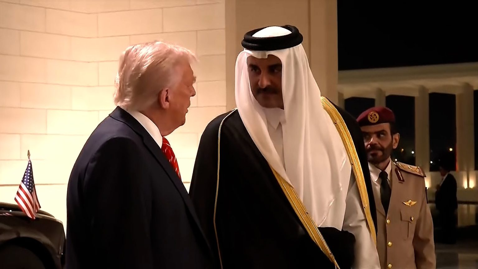استقبال حافل.. أمير قطر يقيم عشاء دولة لترامب في قصر لوسيل
