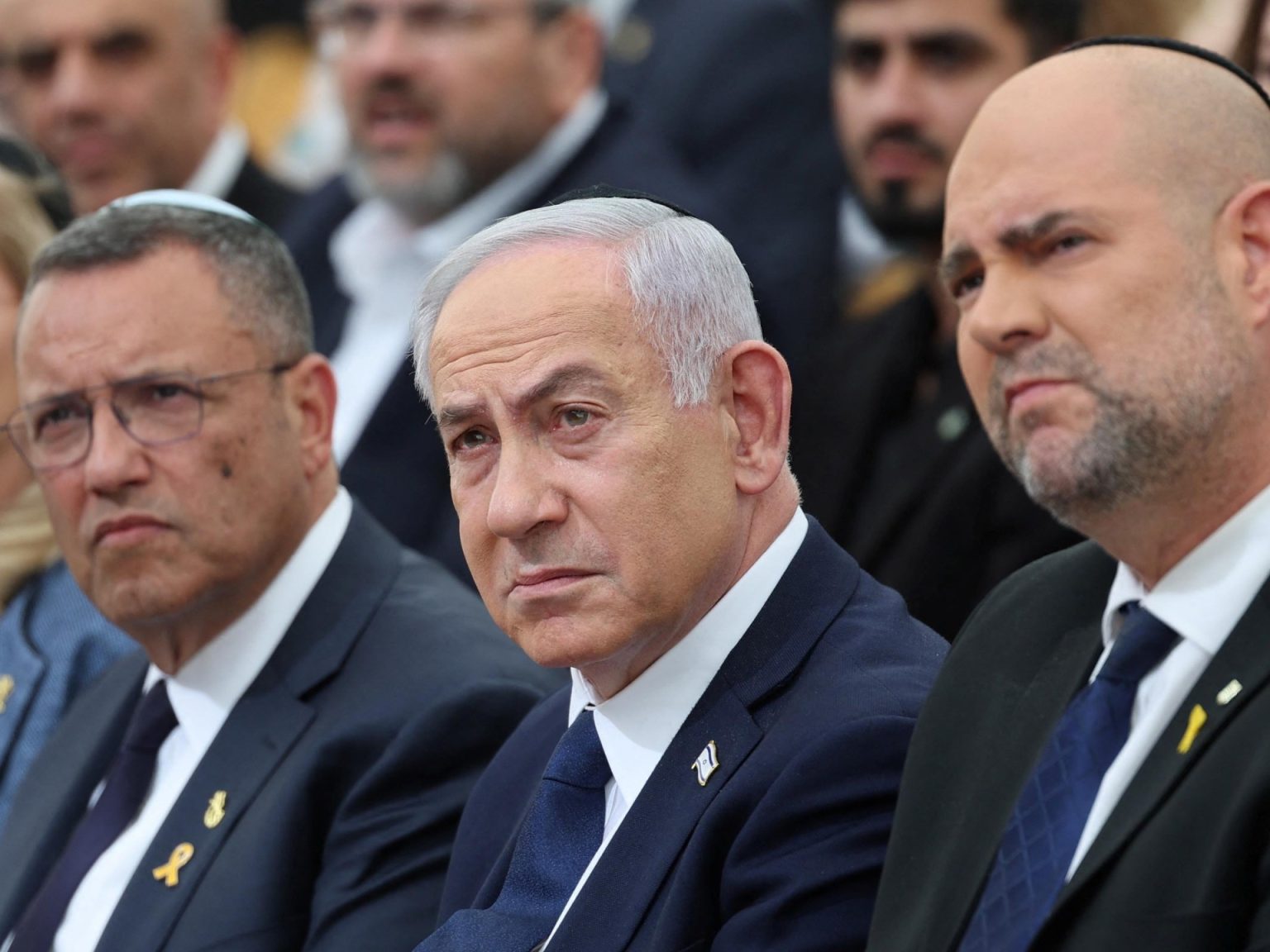 إعلام إسرائيلي: نتنياهو يغرق سفينتنا ويمرغنا في طين غزة لينقذ نفسه