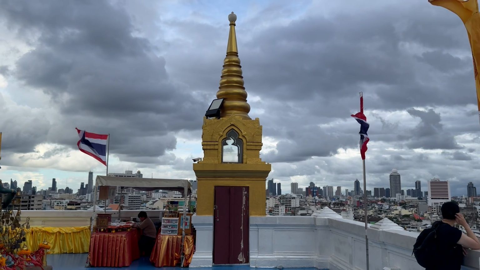 فيديو.. رحلة الصعود إلى معبد الجبل الذهبي في بانكوك