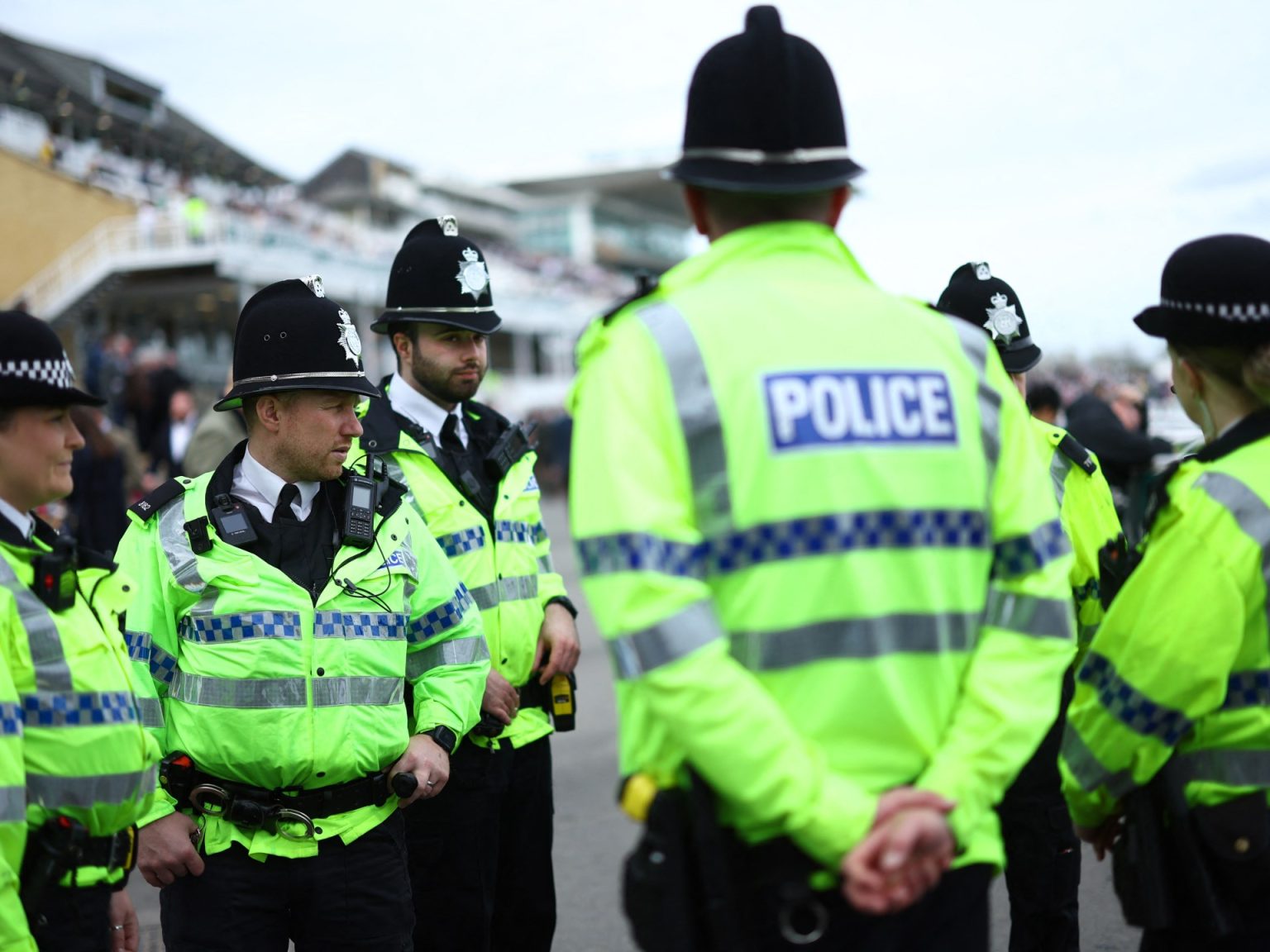 بريطانيا تتهم 3 إيرانيين بالتجسس لحساب المخابرات في طهران