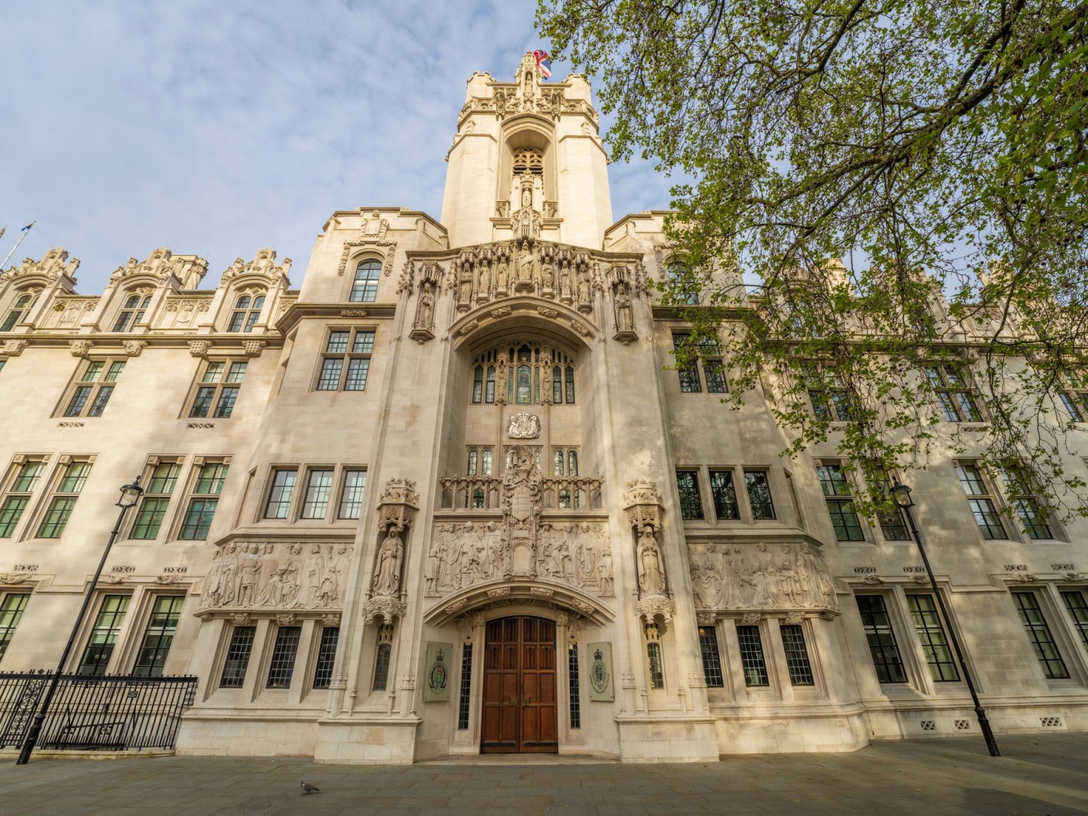 اتهام بريطانيا بالتواطؤ في إبادة غزة بعد حكم “العليا” بشأن سلاح إسرائيل