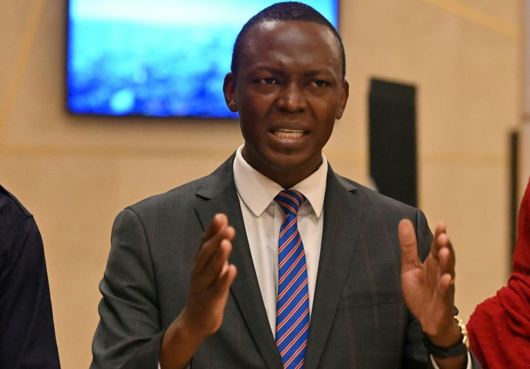 Succès Masra, the president of Chadian opposition party "Les Transformateurs" (The Transformers) gestures during a briefing after a meeting with representatives of the African Union mission on May 3, 2021 in N'djamena in Chad. (Photo by Issouf SANOGO / AFP)