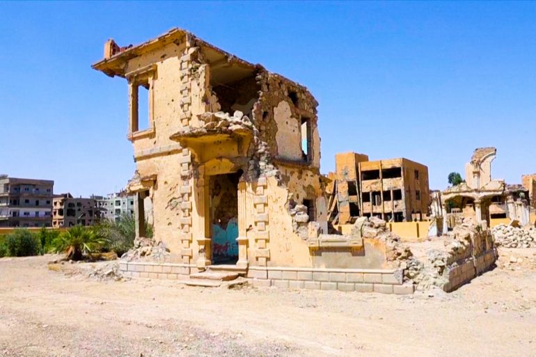 آخر مسيحيي دير الزور.. وخراب الكنائس يروي الغياب