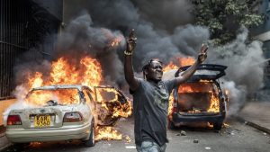 تم القبض على ضابط شرطة كينيا بسبب وفاة المدون في الحجز