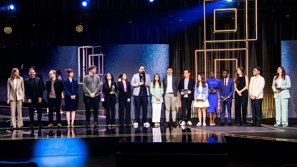 الابتكارات التكنولوجية المستدامة الممنوحة في حفل جائزة المخترعين الشباب