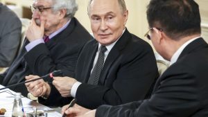 يقول بوتين إنه مستعد للقاء زيلنسكي ، ولكن فقط في “المرحلة النهائية” من المفاوضات