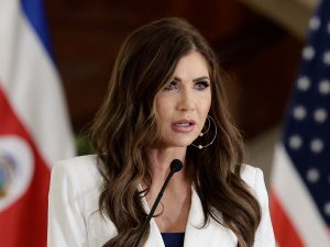 تسارع بناء مخيمات المهاجرين في أميركا بعد تمويل من الجمهوريين