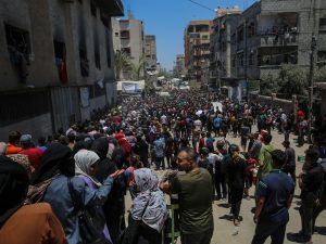 فرنسا تبدي استعدادها للمساهمة بتوزيع الغذاء “بشكل آمن” في غزة