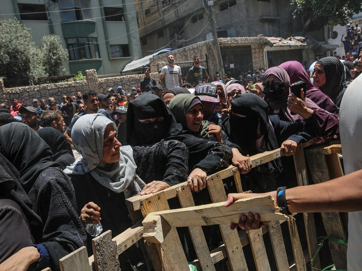 21 شهيدا في غزة والاحتلال يمهد لمجازر جديدة شمالا