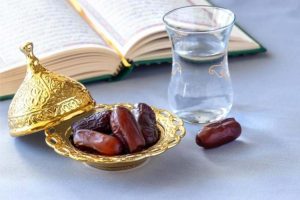 قضاء صيام رمضان عن المتوفى.. هل يجوز الصيام بدلا عنه أم الإطعام؟