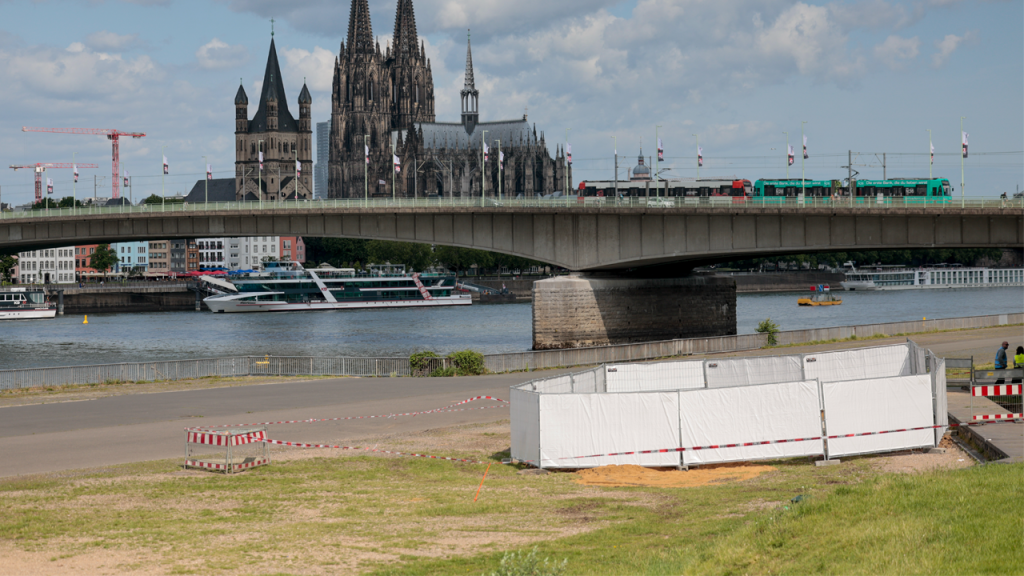 توجد ثلاث قنابل في الحرب العالمية الثانية في عملية الإخلاء الهائلة في المدينة الألمانية