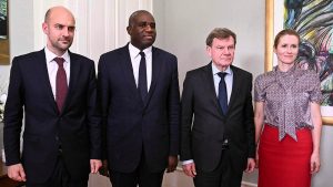 الدبلوماسيون الأوروبيون يحثون على إيران على مواصلة المحادثات النووية الأمريكية بعد الهجمات