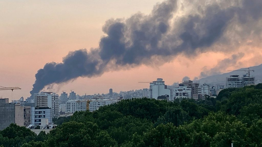 إن سفارة الولايات المتحدة الافتراضية في إيران تحث الأميركيين على إخلاء البلد مباشرة بعد إعادة فتح المجال الجوي الجزئي