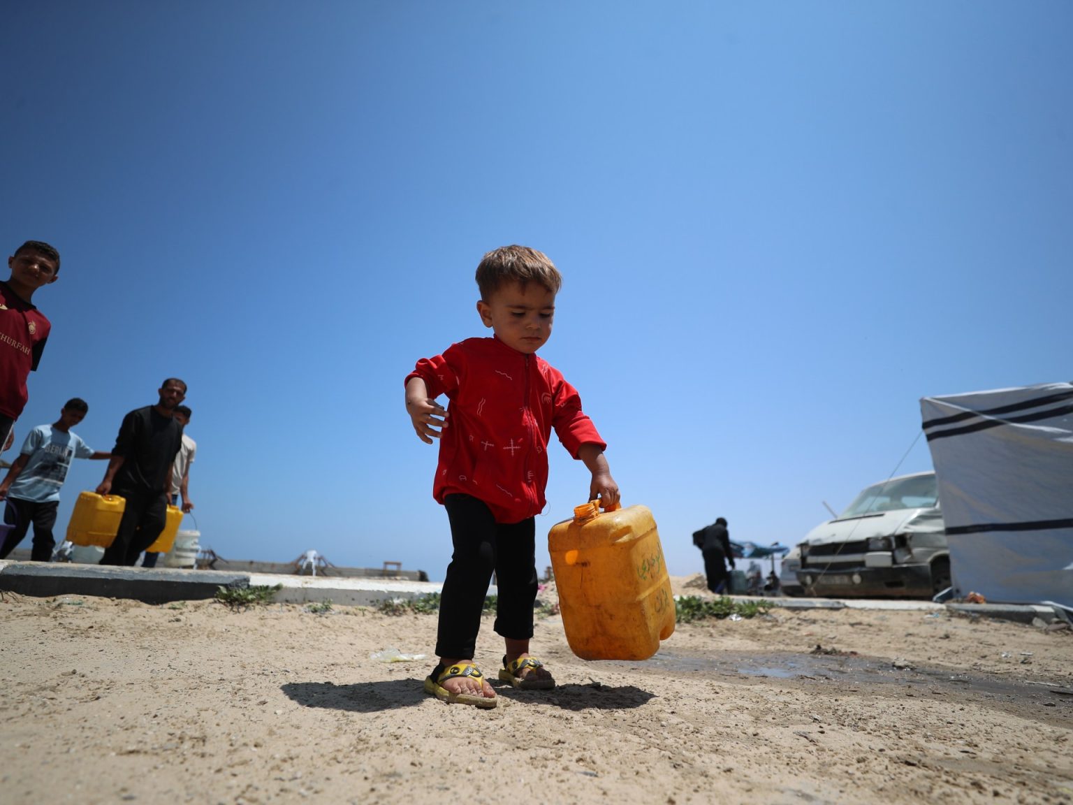 مجزرة إسرائيلية بـ”فخ مساعدات” قرب نتساريم في غزة