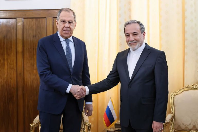 وزير الخارجية الايراني عباس عراقجي يستقبل نظيره الروسي سيرغي لافروف في مقر الخارجية الايرانية في طهران