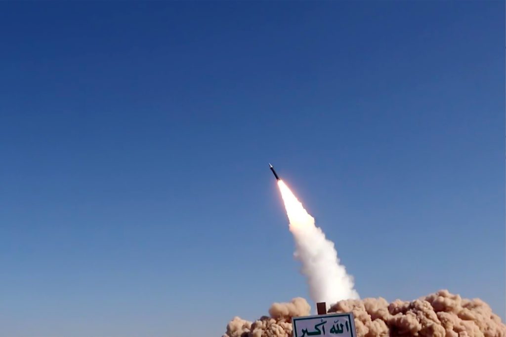 الجيش الأميركي: مصادرة شحنة أسلحة إيرانية “ضخمة” متجهة للحوثيين