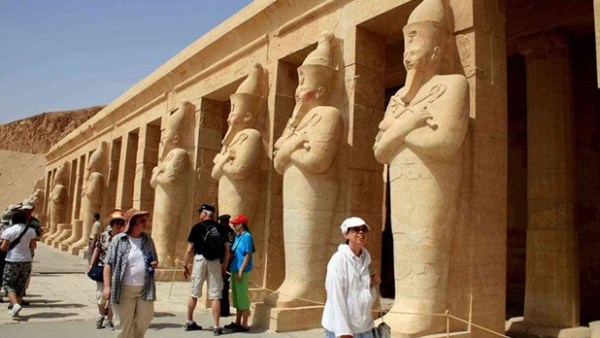 السياحة والآثار: 33% نموا في عدد رحلات وركاب الطيران لمقاصدنا