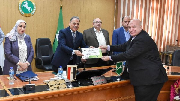 اجتماع المجلس الإقليمي للسكان وتكرم المشاركين بخطة تحسين الخصائص السكانية بالشرقية