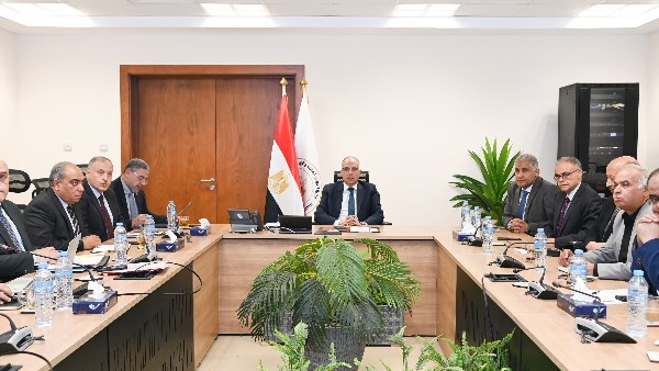 الري: توفير الإحتياجات المائية للمنتفعين بالكميات المطلوبة وفى التوقيتات المناسبة