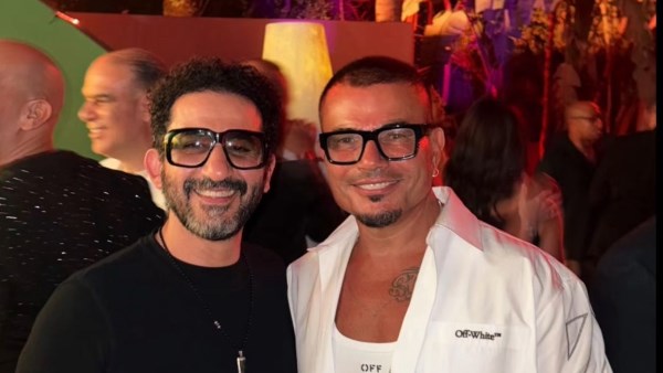 أحمد حلمي ينشر صورة تجمعه بعمرو دياب ويعلق: ضريبة الصداقة