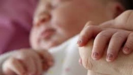 جهود أمنية لحل لغز العثور على رضيع بمقلب قمامة في فيصل