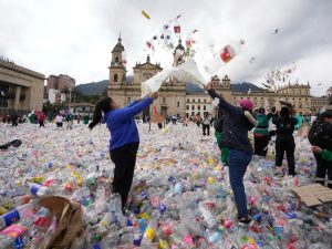 عاصمة كولومبيا تغرق بـ15 طنا من النفايات.. ما القصة؟