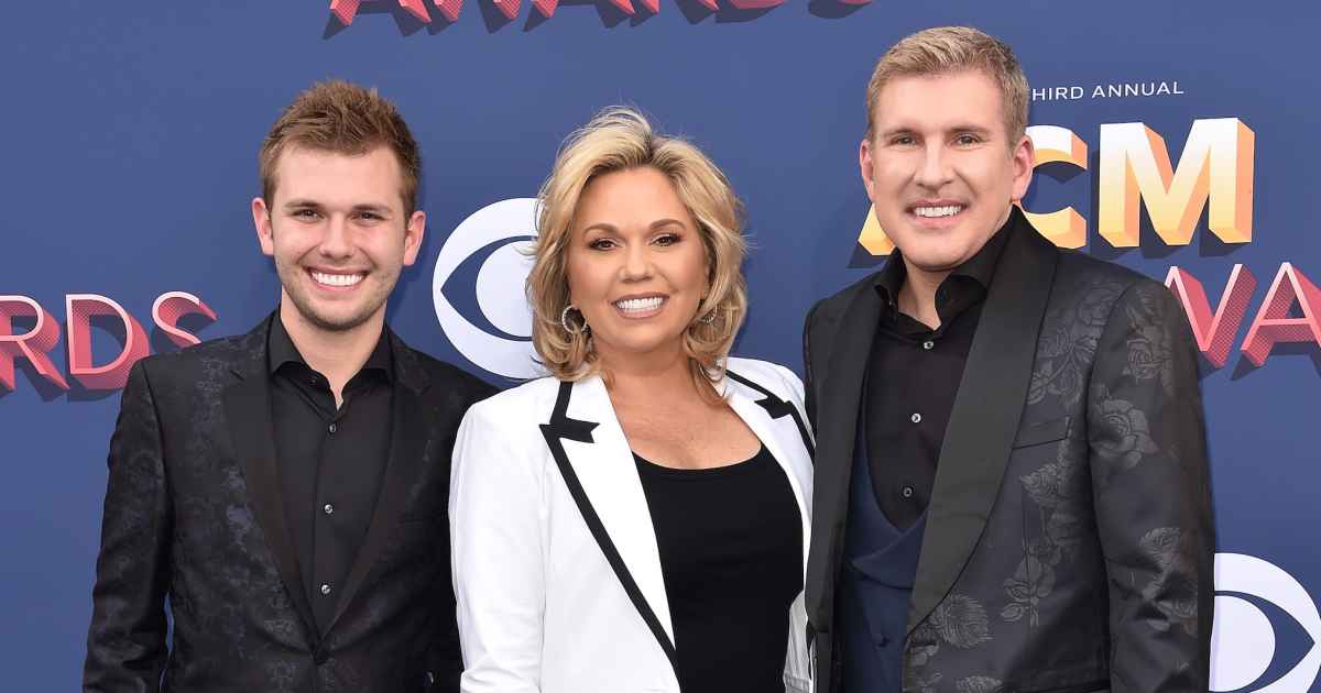 تشيس كريسلي يدعو تود وجوليز عفوا عن أفضل هدية عيد ميلاد 2