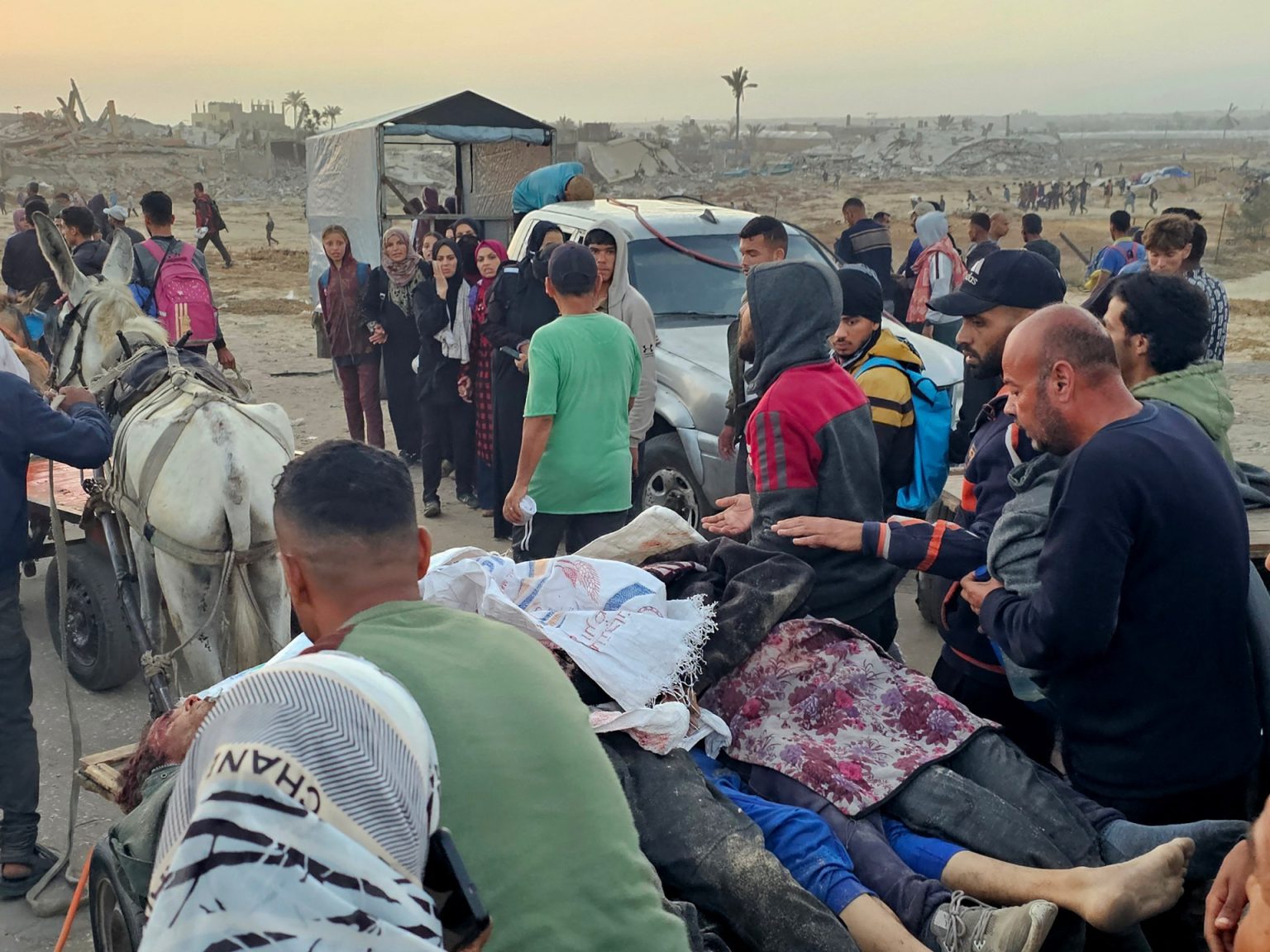 مراكز المساعدات بغزة تتحول “لفخ للقتل الجماعي” وأداة للتهجير