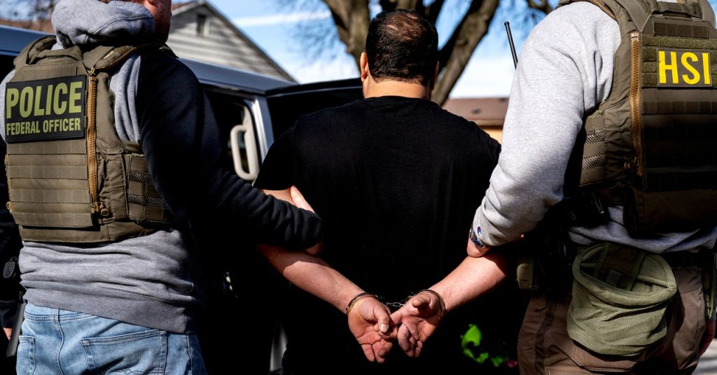 تحذر الشركات SEC من أن عمليات الترحيل الجماعي تشكل مخاطر تجارية خطيرة