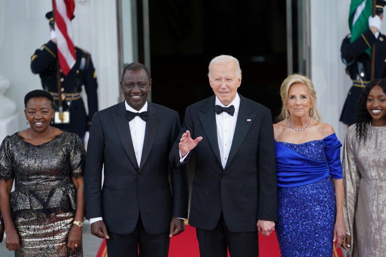 المنطقة الرمادية - بيبا لوتن U.S. President Joe Biden and first lady Jill Biden welcome Kenyan President William Ruto and first lady Rachel Ruto at the North Portico prior to an official State Dinner at the White House in Washington, U.S., May 23, 2024. REUTERS/Nathan Howard