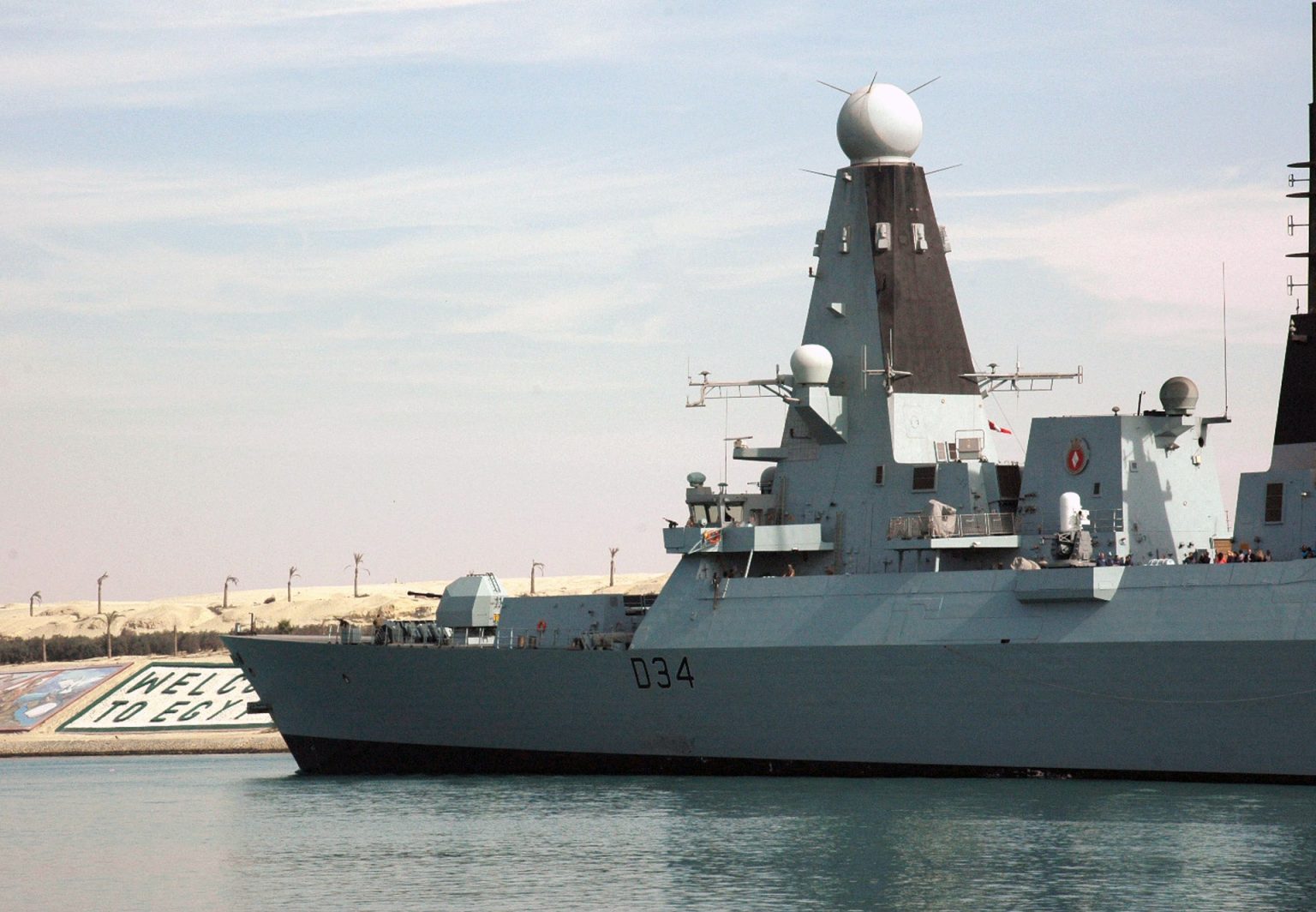 بريطانيا تدفع بمقاتلات وقطع حربية للمنطقة وإيران تتصدى لمدمرة لها