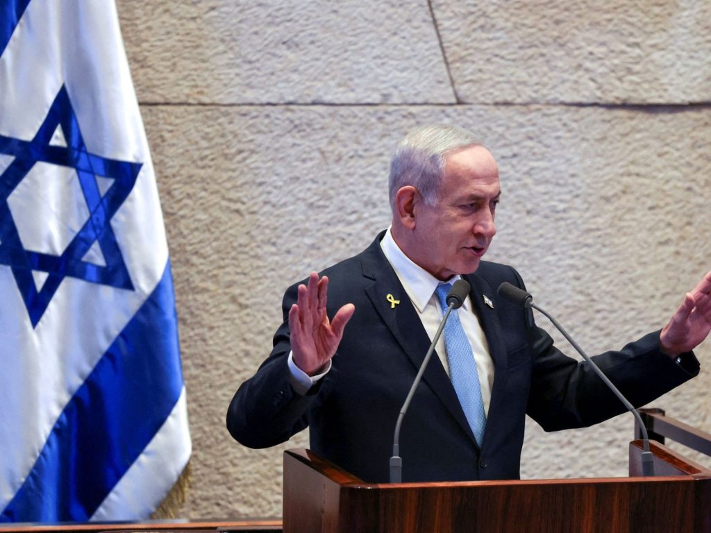 صحيفة إسرائيلية: تحالف نتنياهو والحاخامات يحبط آمال الجيش بتجنيد الحريديم