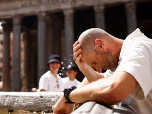 موجة حر شديدة تضرب أجزاء من أوروبا وتحذيرات من حرائق