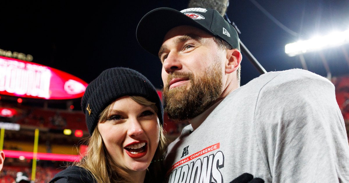 تايلور سويفت وترافيس كيلسي يمسكان أيديهما أثناء مغادرة مطعم مدينة نيويورك