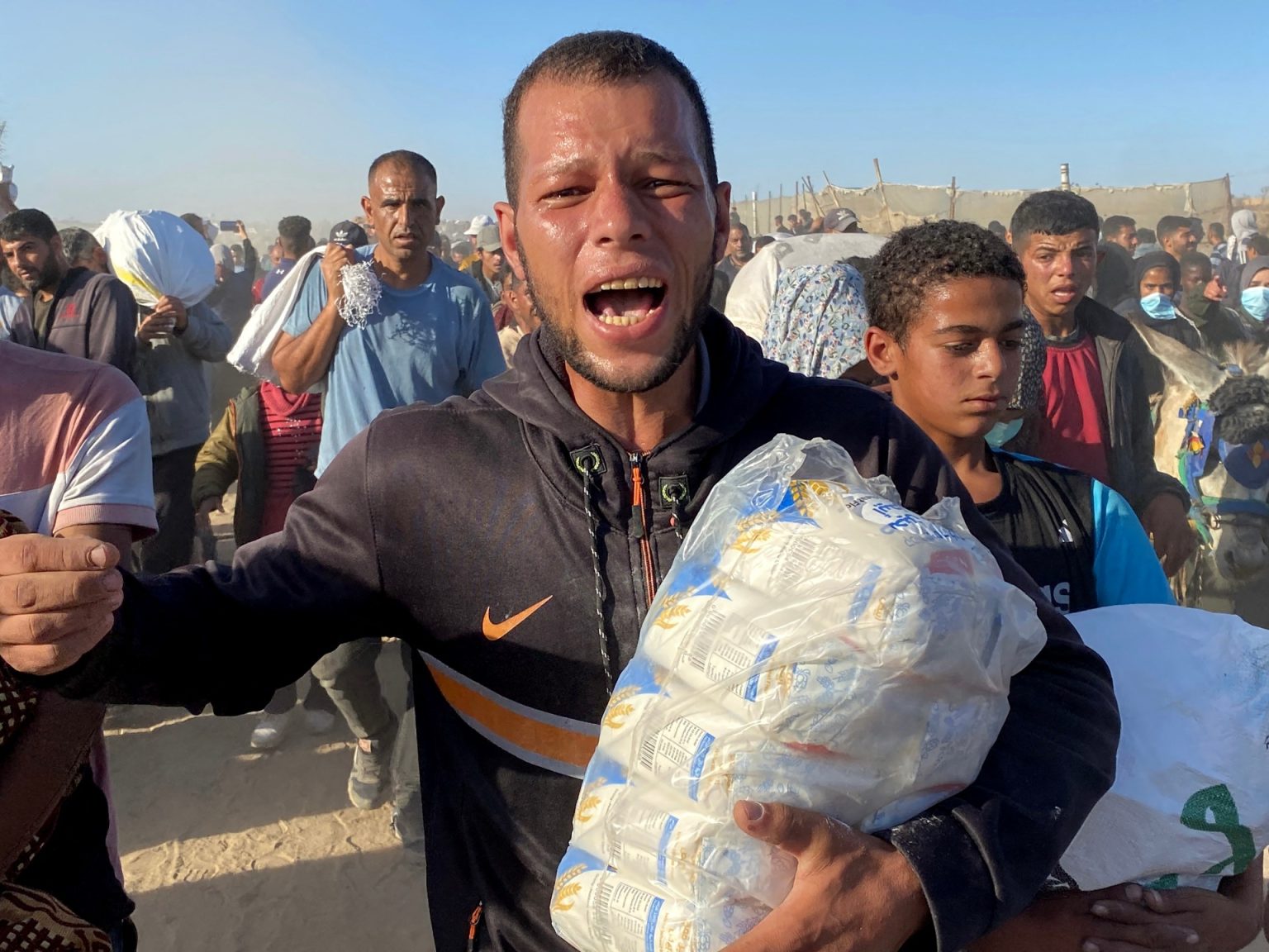 22 شهيدا في إطلاق نار إسرائيلي قرب موقع مساعدات بغزة