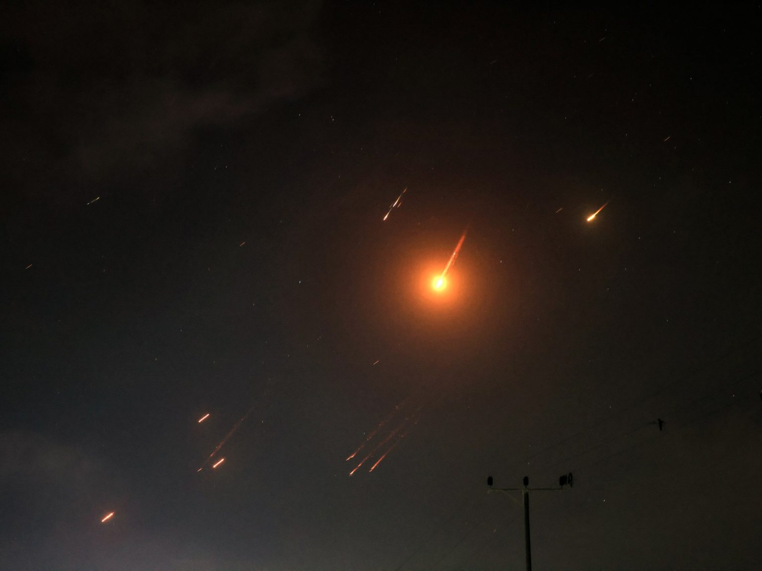 إجراءات احترازية بدول عربية مع استمرار المواجهة الإيرانية الإسرائيلية