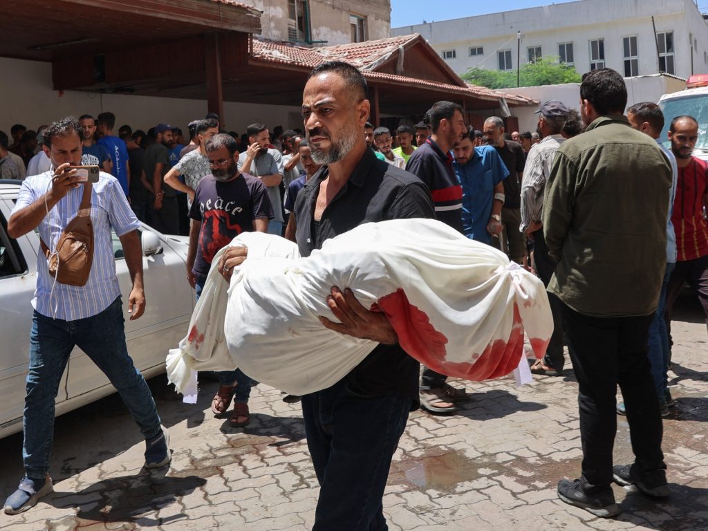 شهداء بغارات على غزة والموت يهدد مئات المرضى والجرحى بالمستشفيات