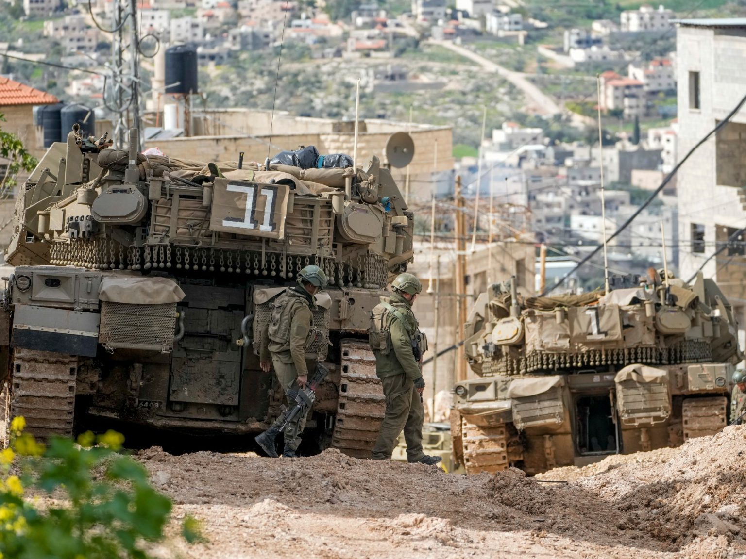 قوات الاحتلال تشن حملة اقتحامات واعتقالات بجنين ونابلس