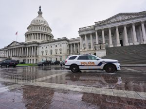 العدل الأميركية تقيل 3 مدعين في قضايا الهجوم على الكونغرس عام 2021