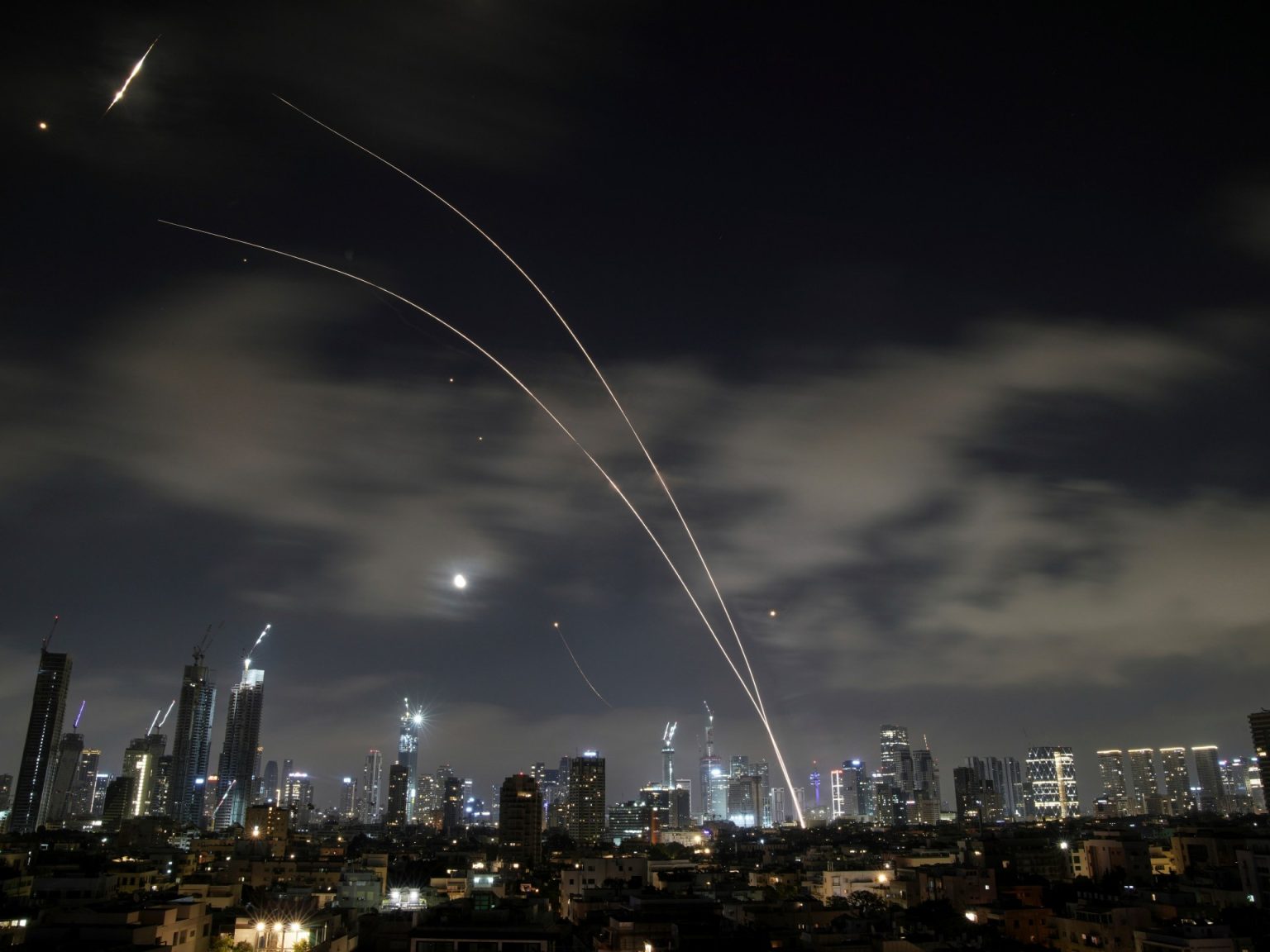 كالكاليست: إسرائيل تتحول إلى “اقتصاد الاعتراض” لمواجهة صواريخ إيران