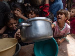 أونروا: نملك غذاء يكفي سكان غزة 3 أشهر لكنه ينتظر إذنا بالدخول