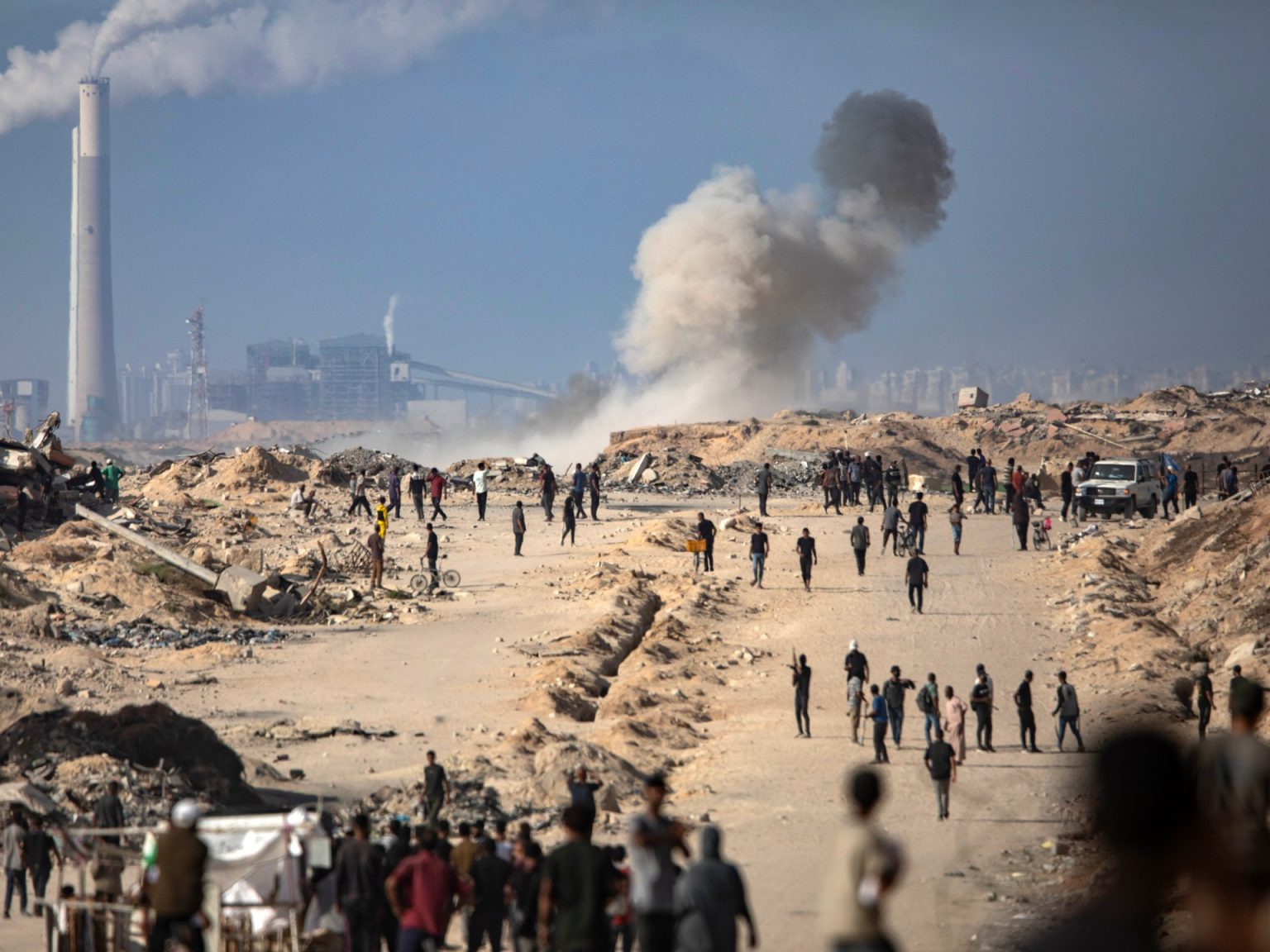 32 شهيدا في مجزرة جديدة بحق المجوعين شمال رفح